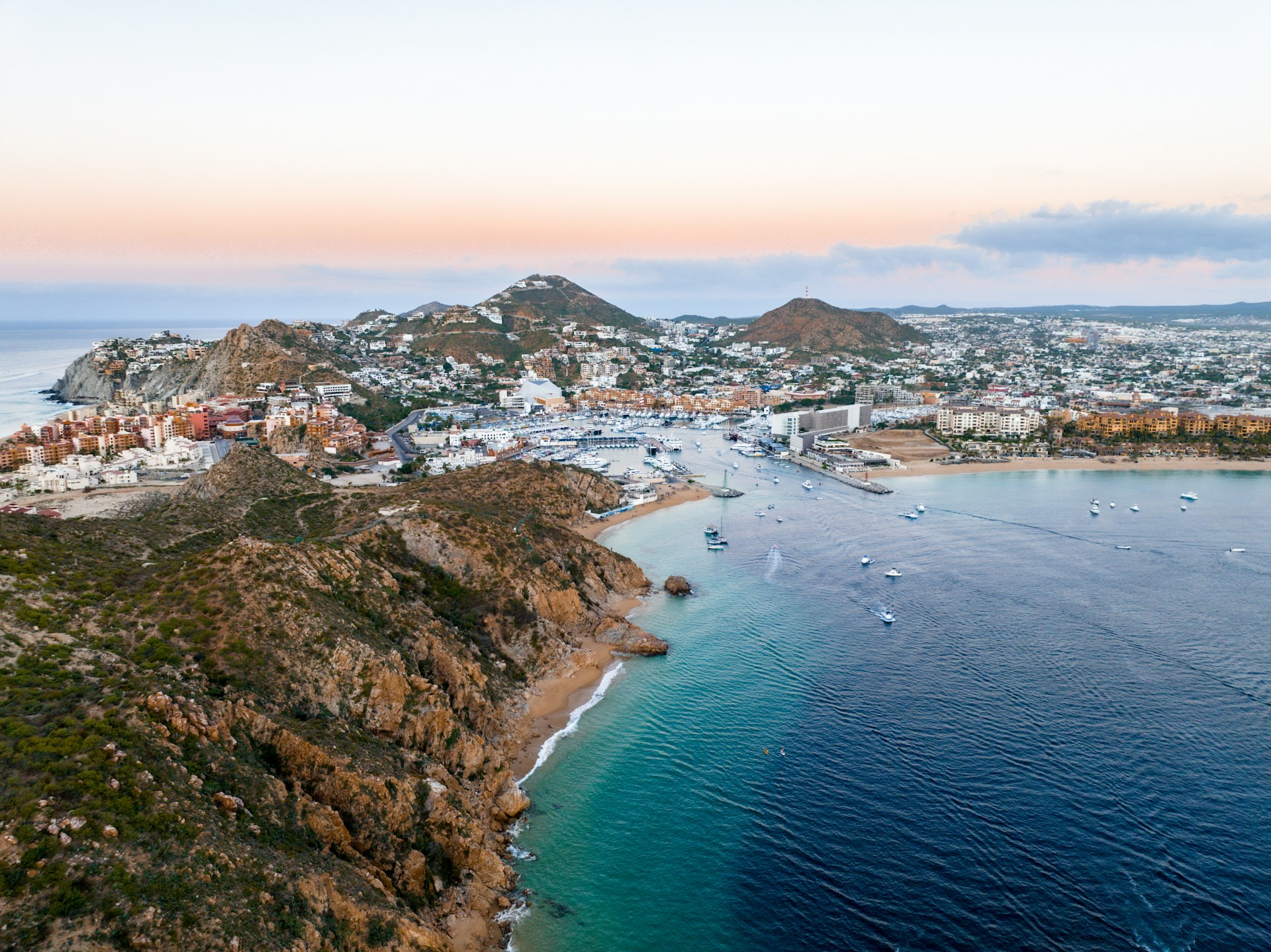 Where to Stay in Los Cabos: A Curated Selection of Top-Rated Hotels